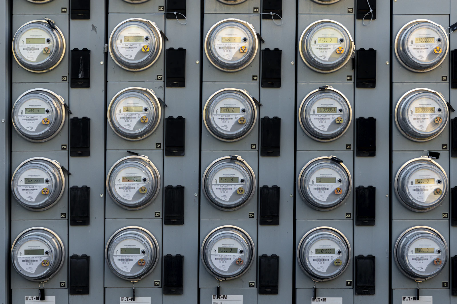 Slimme meter die laat zien hoeveel stroom er wordt teruggeleverd en verbruikt